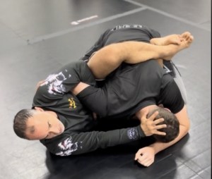 Using strikes in jiujitsu